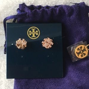 Tory Burch Small logo stud earrings. Rose gold